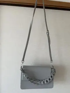 グレー ショルダーバッグ チェーンストラップ