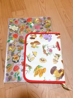新品キノコデザイン お薬手帳入れ　クリアファイルセット