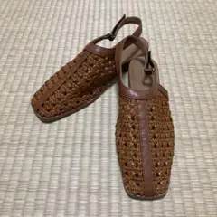 ブラウン編み込みレザーサンダル