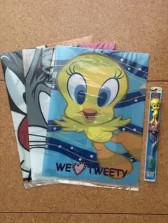Tweety 他クリアファイル3枚セットと歯ブラシ