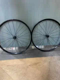 【美品】BONTRAGER PARADIGM COMP DISC 42Cタイヤ付 Bontrager Paradigm Comp 25 TLR Disc Road Wheel - Trek Bikes