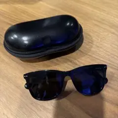 MONCLER ブラックサングラス　ブラックレンズ