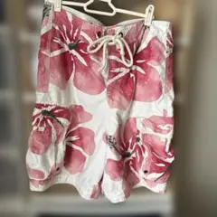 ホリスター‼️ ピンクとホワイトの花柄水着ショートパンツ