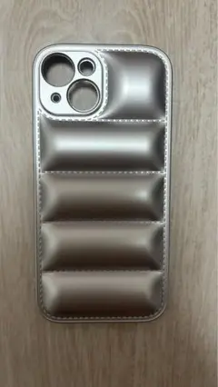 シルバー パッドデザイン iPhone15ケース