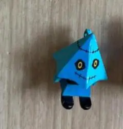 青い三角形キャラクター