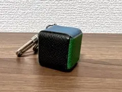 ルイヴィトン キーホルダー キューブ M68025