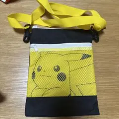 ポケモン　プレミアムメッシュポケット付　ショルダーバッグ　ピカチュウ