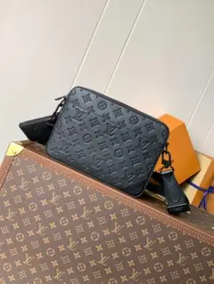Louis Vuitton ブラック ショルダーバッグ