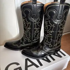 Item thumbnail for item beec4e4e-c258-4d83-85db-92a3d6e75067