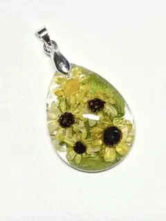① ひまわり風スターフラワー　ペンダントトップ　ハンドメイド　レジン