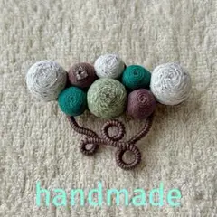 ハンドメイド　刺繍ブローチ　ボンボンブローチ184