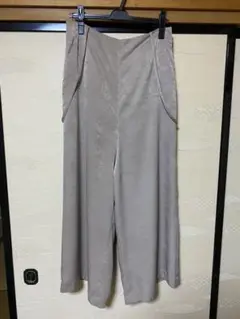 スローブイエナのサスペンダー付きワイドパンツ