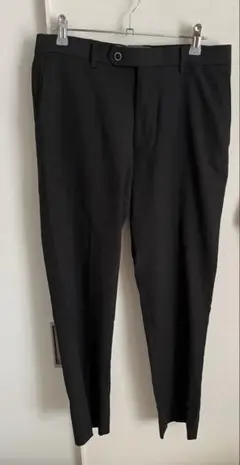 黒 スラックス シンプルデザイン