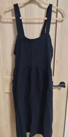 未使用　かぶるだけ　エプロン　黒