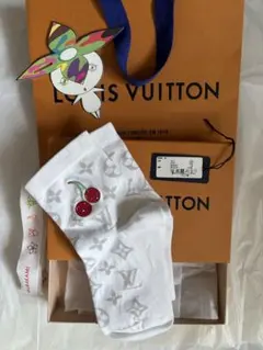 LOUIS VUITTON　レーシーモノグラムソックス　シルクポーチ付　未使用品 LOUIS VUITTON - LOUIS VUITTON ☆ ソックスの通販 by K×3 shop