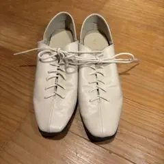 大人気 カシータホワイト レザー フラットシューズ