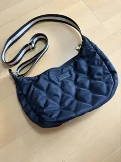 LIZDAYS キルティングナイロンスリムショルダーバッグ　ブラック