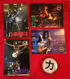 KISS トレーディングカードセットとバッジ