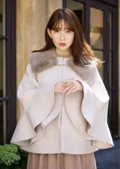 新品未使用 Convertible Faux Fur Tippet Coat