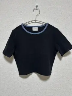 フーズフーギャラリー黒 クロップドTシャツ