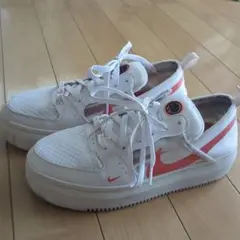 Nike ホワイトオレンジ スニーカー