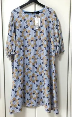 【タグ付き新品】メルロー　カスタネット柄スモックワンピース