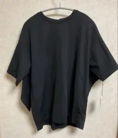 新品未使用★ブラック バックデザイン　トップス　YORT