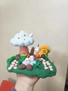 ファンタジー風景と水辺の粘土作品