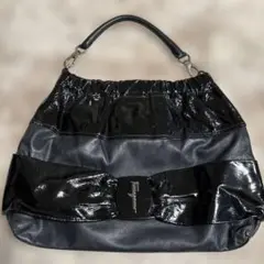 Ferragamo ブラックハンドバッグ