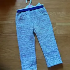 クマ柄グレーのボトムス