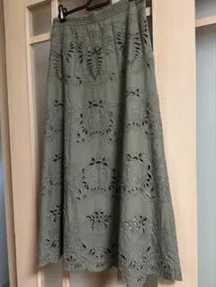 ディノス 刺繍スカート カーキ色