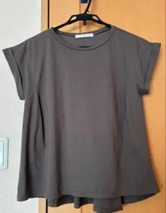URBAN RESEARCH ブラウンフレアTシャツ 半袖
