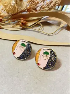 アート風顔イラストピアス スタッズ