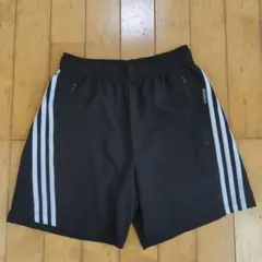 adidas ブラック ショートパンツ M