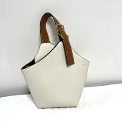 アイボリー レザー ハンドバッグ ペンタゴン型