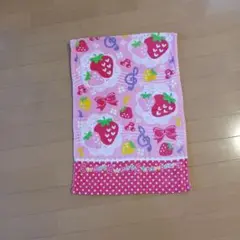 いちご柄　キッズスポーツタオル　ピンク