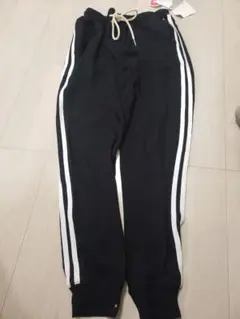 ラインパンツ