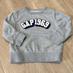 GAP ロゴワッペントレーナー 1969 90センチ グレー