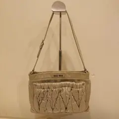 【格安】MIUMIU ミュウミュウの本革ショルダーバッグ