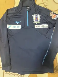 愛媛FC 選手トレーニングウェア　アオアシ　Ｌ アオアシ」愛媛FCのトレーニングウェアにアシトのロゴ掲出
