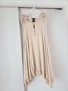 新品 VANILLA CoUTURE フリル ノースリーブワンピース 膝丈