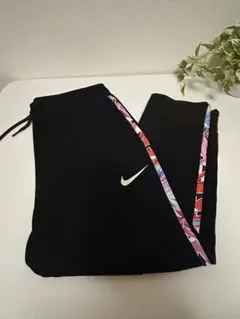 Nike カラフルサイドストライプ ジャージパンツ