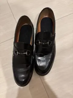 黒ローファー 金具付き