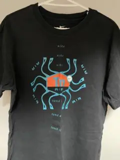 Nike グラフィックプリント Tシャツ Mサイズ