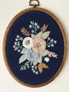 フランス刺繍 完成品 オーバルウッド調枠付き 幅約15cm 縦19cm #08