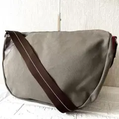 N.I.Bキャンバス レザーショルダーバッグ ハーフムーン 型 ブラウン メンズ