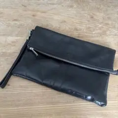 ブラックレザー クラッチバッグ ジッパー付き