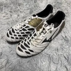 本田圭佑選手の実際にゲームで使用した左足スパイク　サイン入りです！ 本田圭佑選手の実際にゲームで使用した左足スパイク サイン入り