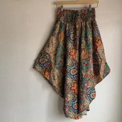 ペイズリー柄アシンメトリックスカート