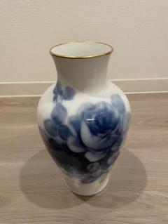 大倉陶園 青い花模様の金縁花瓶